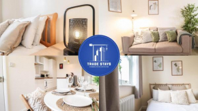 Stunning 2 bed flat right by OVAL STATION!